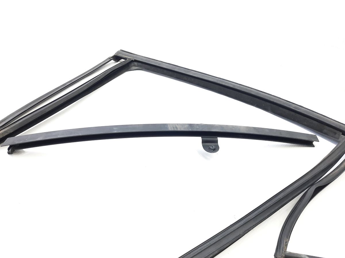 Cruze Направляющая стекла двери задней левой Chevrolet Cruze 2012-2013 13468943 Chevrolet Cruze 3