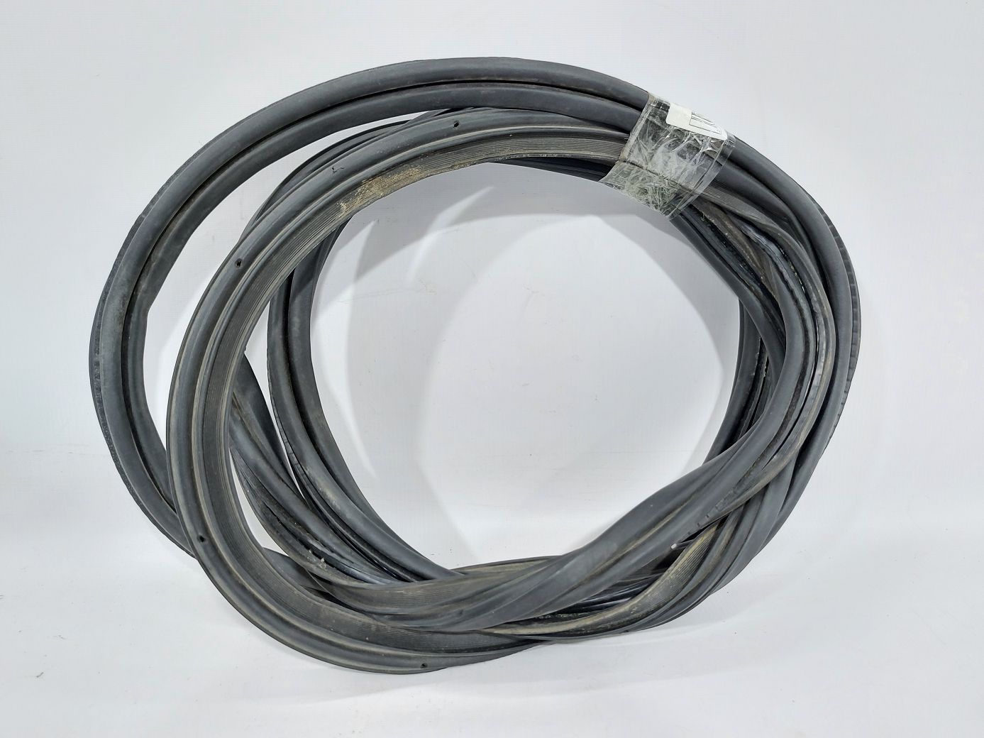 Volt Ущільнювальна гумка кришки багажника Chevrolet Volt 2011-2015 22826591 Chevrolet Volt 3 Volt Ущільнювальна гумка кришки багажника Chevrolet Volt 2011-2015 22826591 Chevrolet Volt 3