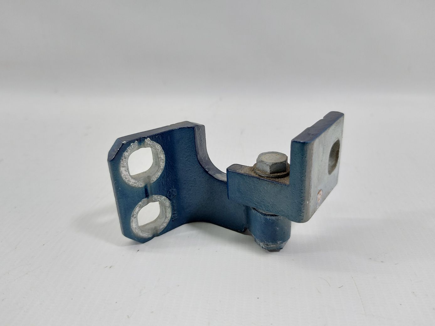 Dart. Петля двері передньої лівої нижня Dodge Dart 2013-2016 68082440AF Dodge Dart