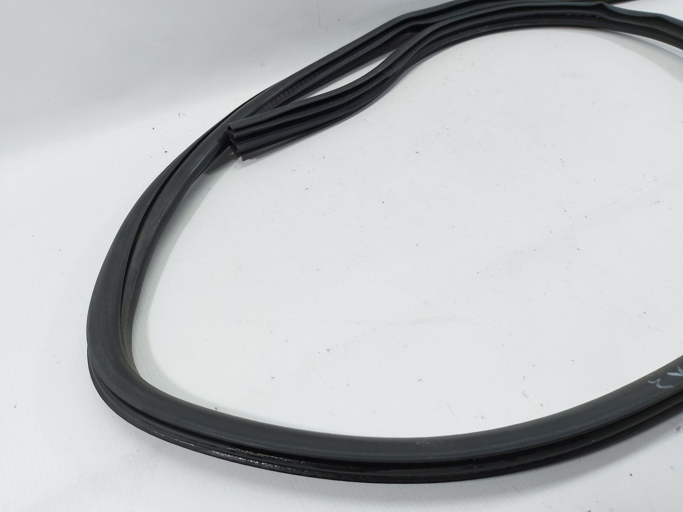 Hhr Уплотнительная резинка проема двери задней левой Chevrolet HHR 2006-2011 19121168 Chevrolet HHR 2