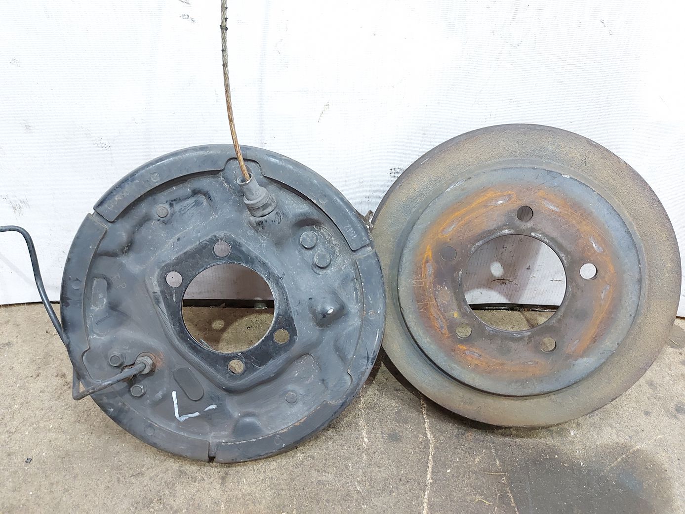 Patriot Барабан задній лівий/правий Jeep Patriot 2012 5105617AC Jeep Patriot 4