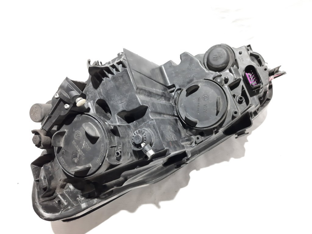 Товари з дефектами Фара передня права (дефект) Volkswagen Passat S 2012-2015 561941006D Volkswagen Passat S 34