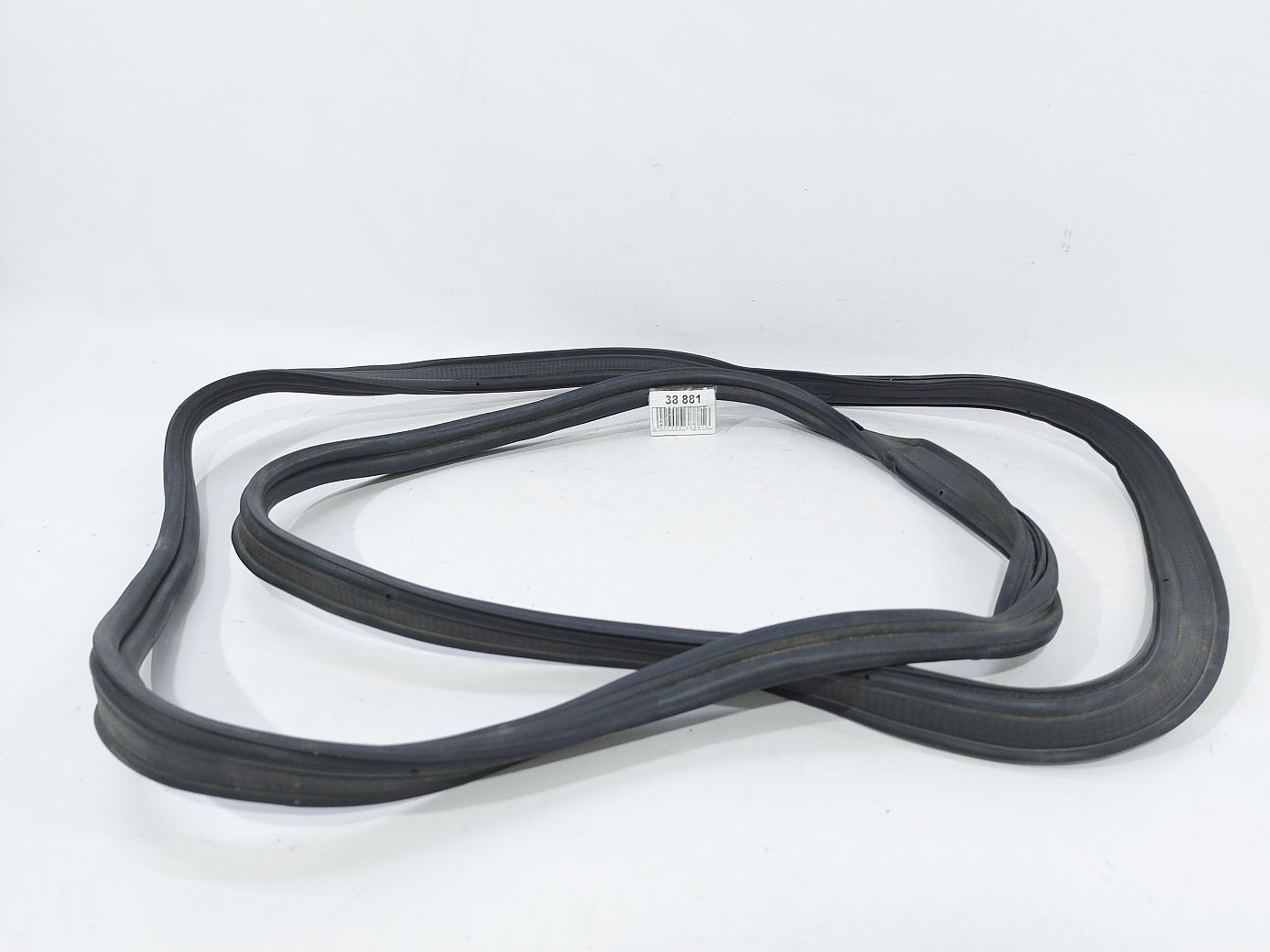 Charger. Уплотнительная резинка багажного проема Dodge Charger 2011-2014 68040060AH Dodge Charger