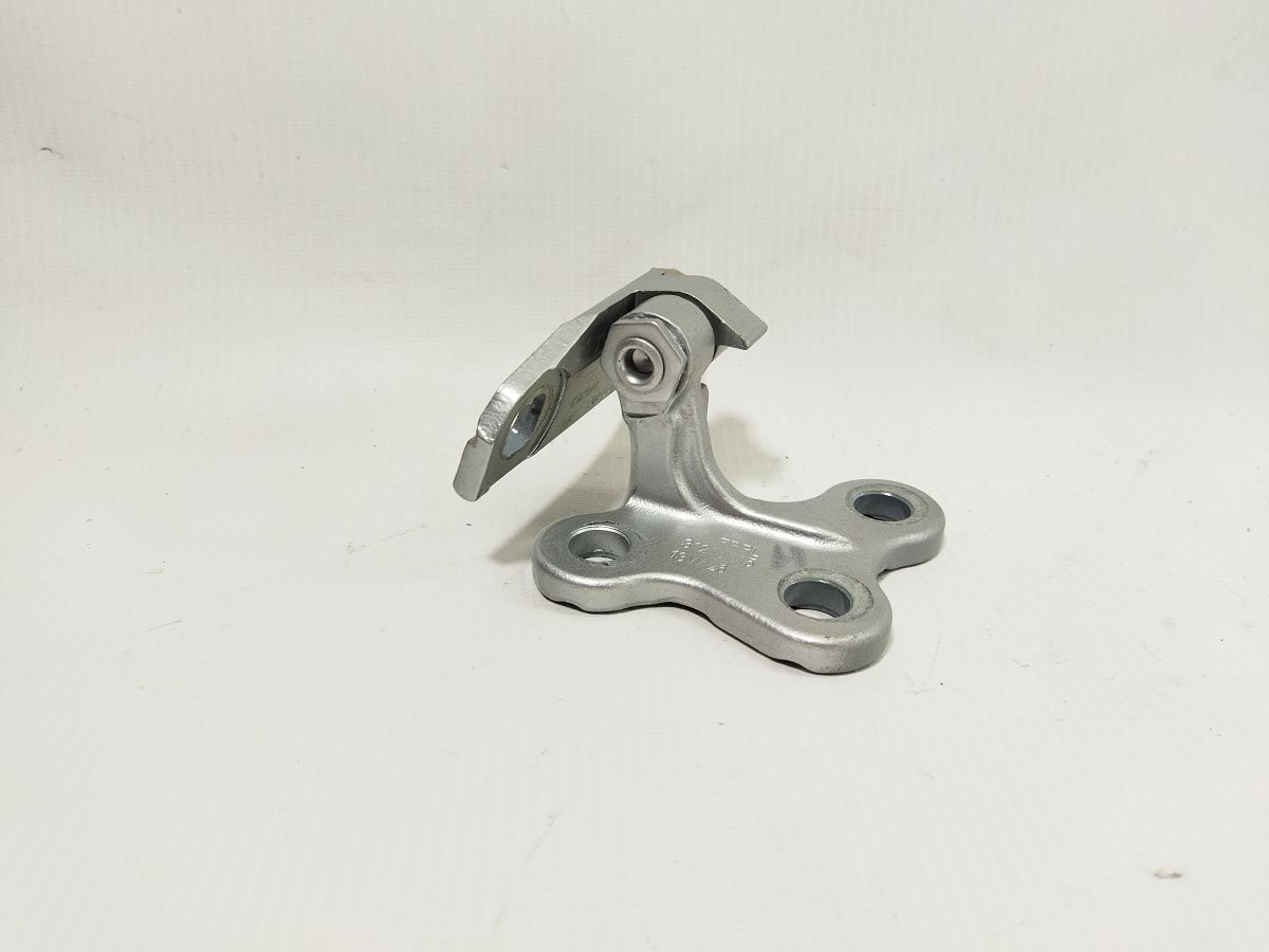 S60. Петля двери передней правой нижняя Volvo S60 2011-2018 31298466 Volvo S60