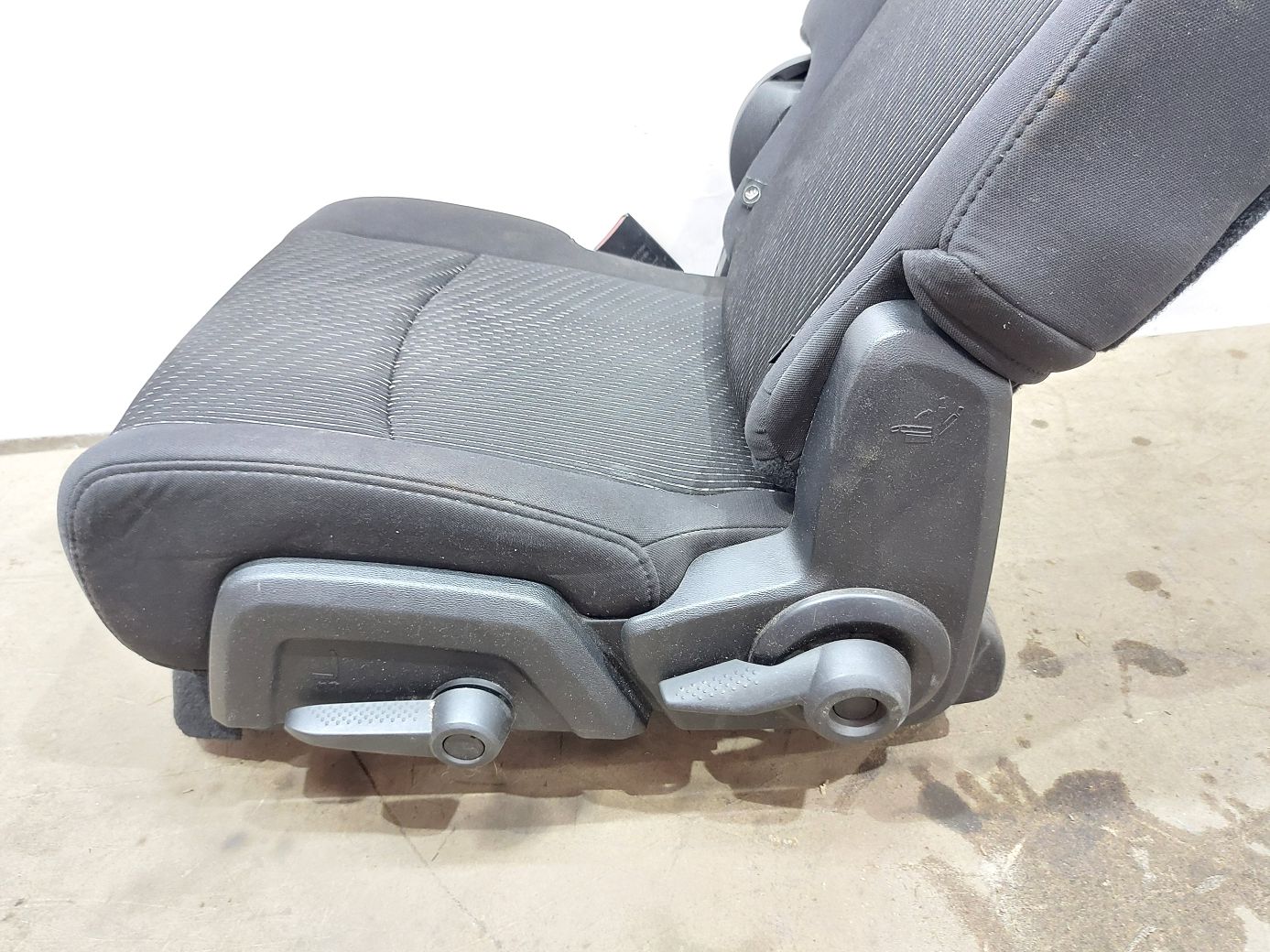 Journey Сидушка заднего ряда сидений левая Dodge Journey 2011-2020 68100253AA Dodge Journey 6 Journey Сидушка заднего ряда сидений левая Dodge Journey 2011-2020 68100253AA Dodge Journey 6