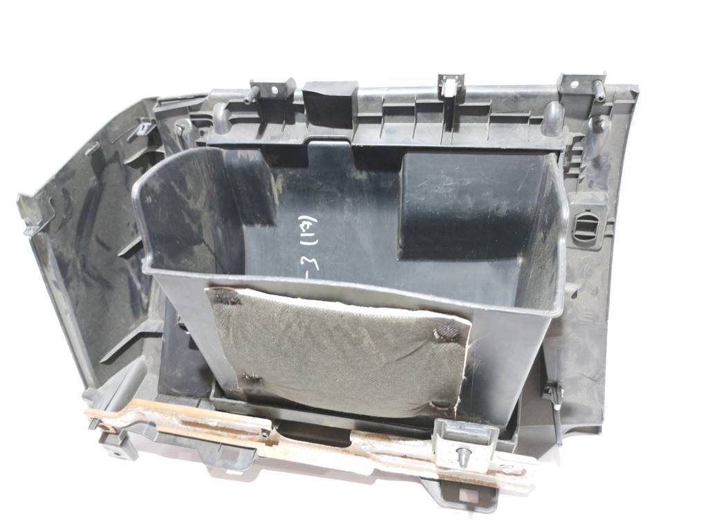 3 Бардачок Mazda 3 2017-2018 BADE6403002 Mazda 3 5