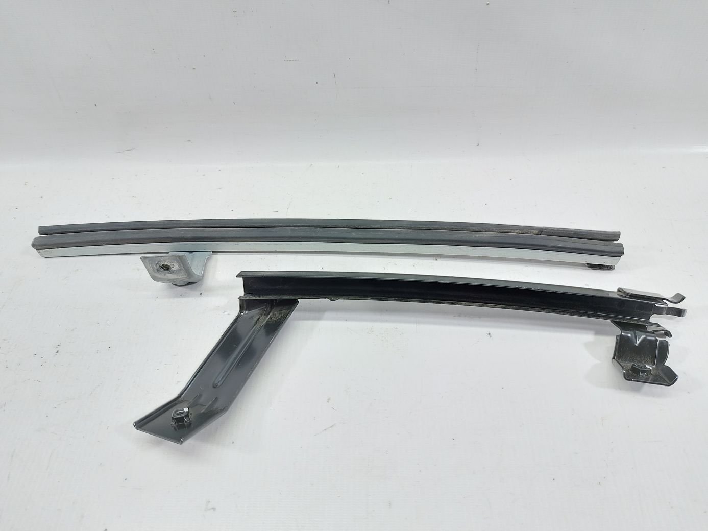 Rogue. Направляющая стекла двери задней правой (салазка) Nissan Rogue 2014-2020 H22164BAMA Nissan Rogue