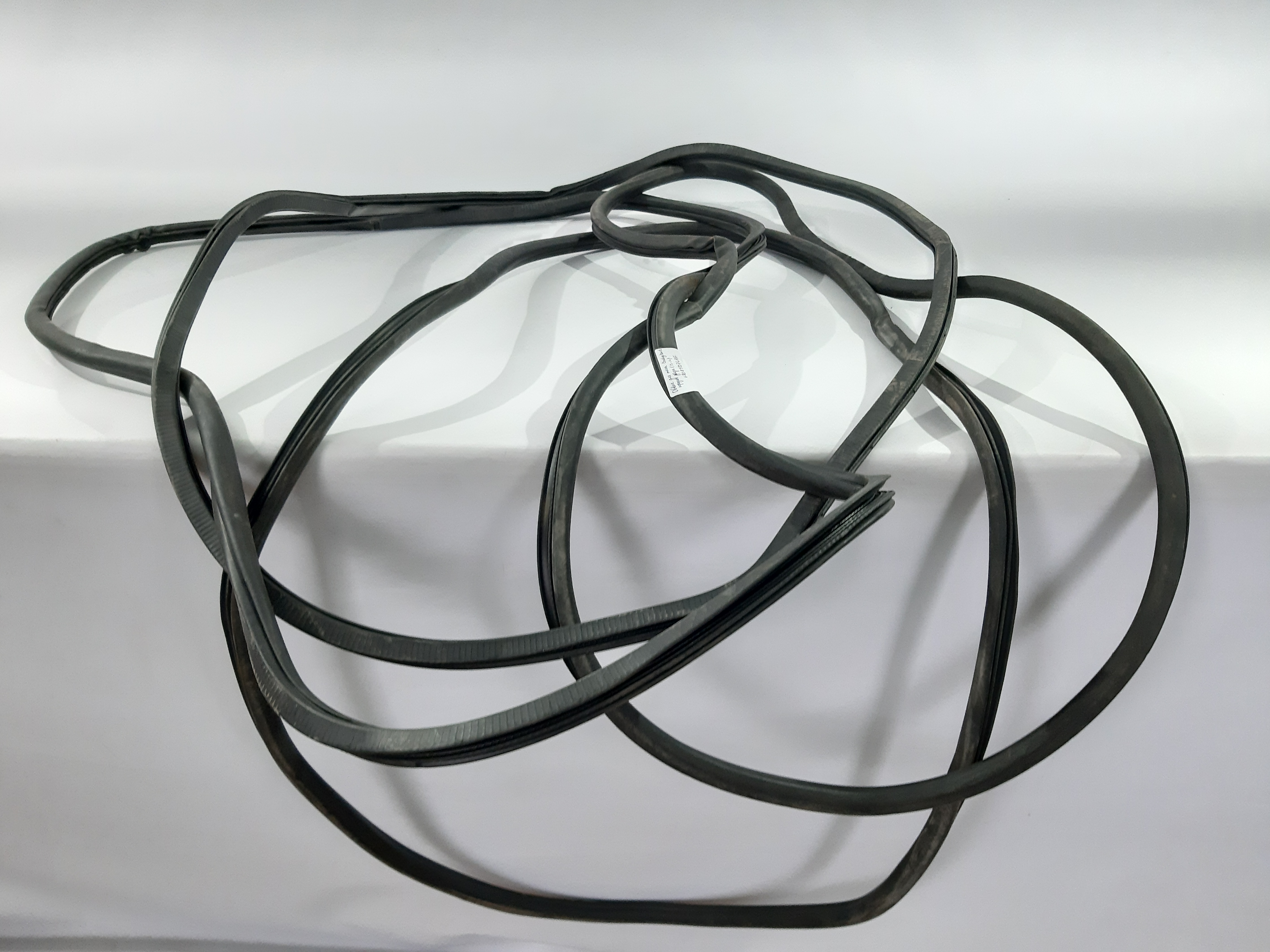 Dart Ущільнювальна гумка прорізу дверей передньої лівої/правої Dodge Dart 2013-2014 68085076AF Dodge Dart 33