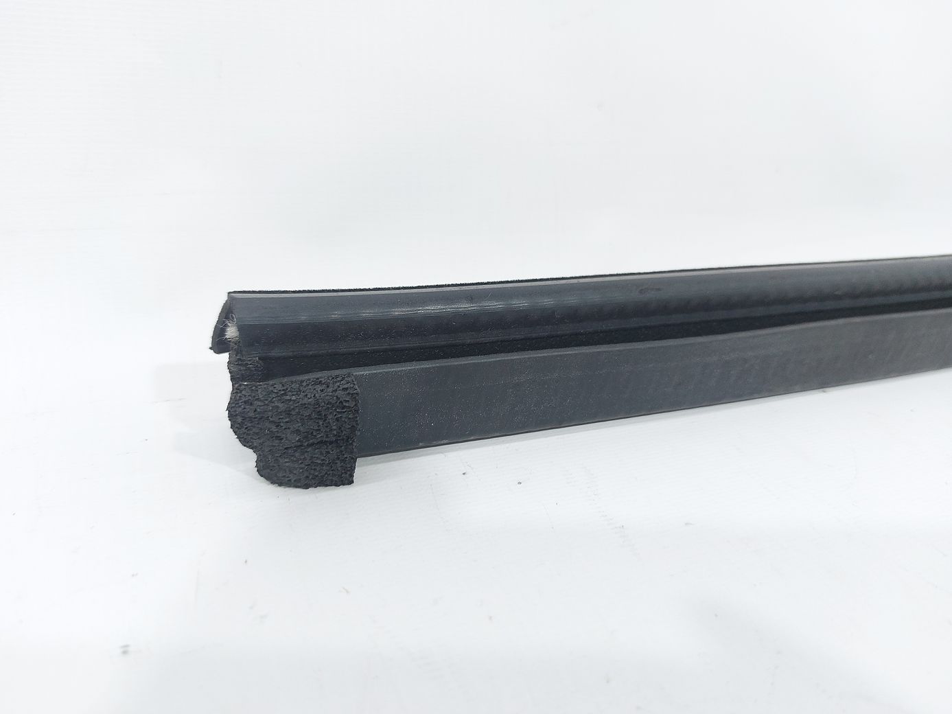 Fusion hybrid Ущільнювальна гумка скла двері задньої лівої внутрішня Ford Fusion Hybrid 2013-2020 DS7Z5425861B Ford Fusion Hybrid 4