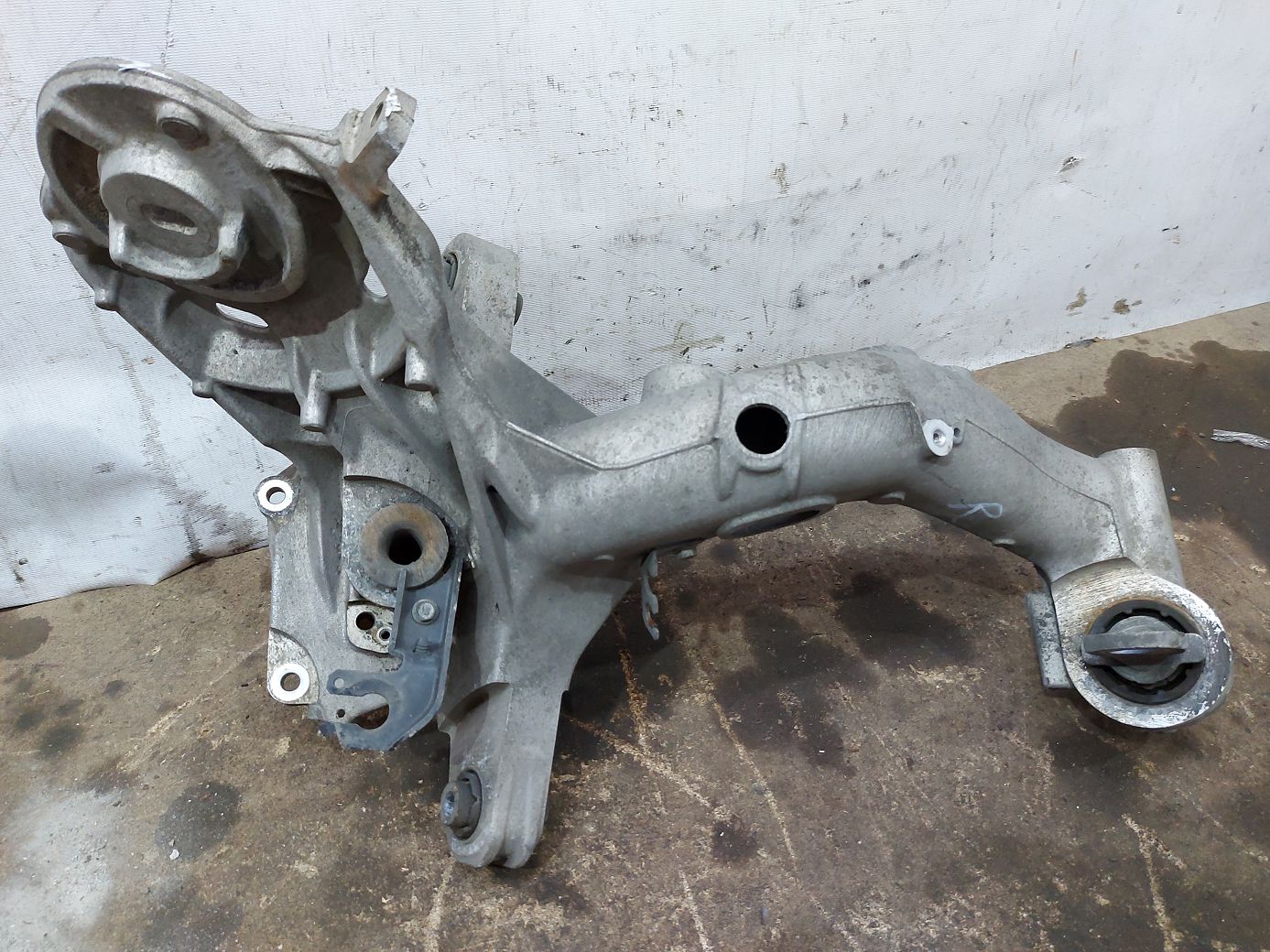 Dart Поворотний кулак задній правий Dodge Dart 2013-2019 68204866AC Dodge Dart 15