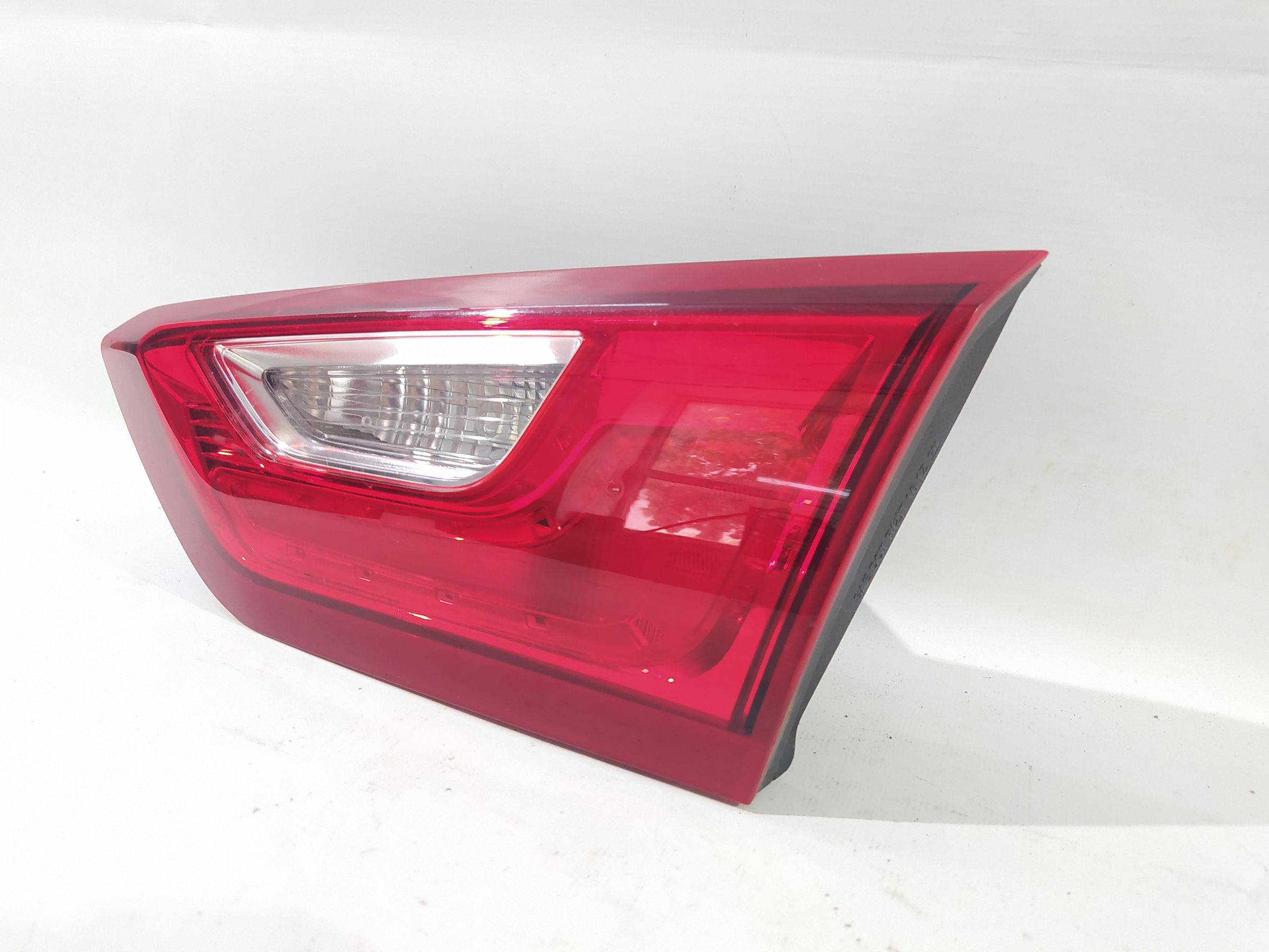 Malibu Ліхтар кришки багажника правий Chevrolet Malibu 2016-2021 84130997 Chevrolet Malibu 16