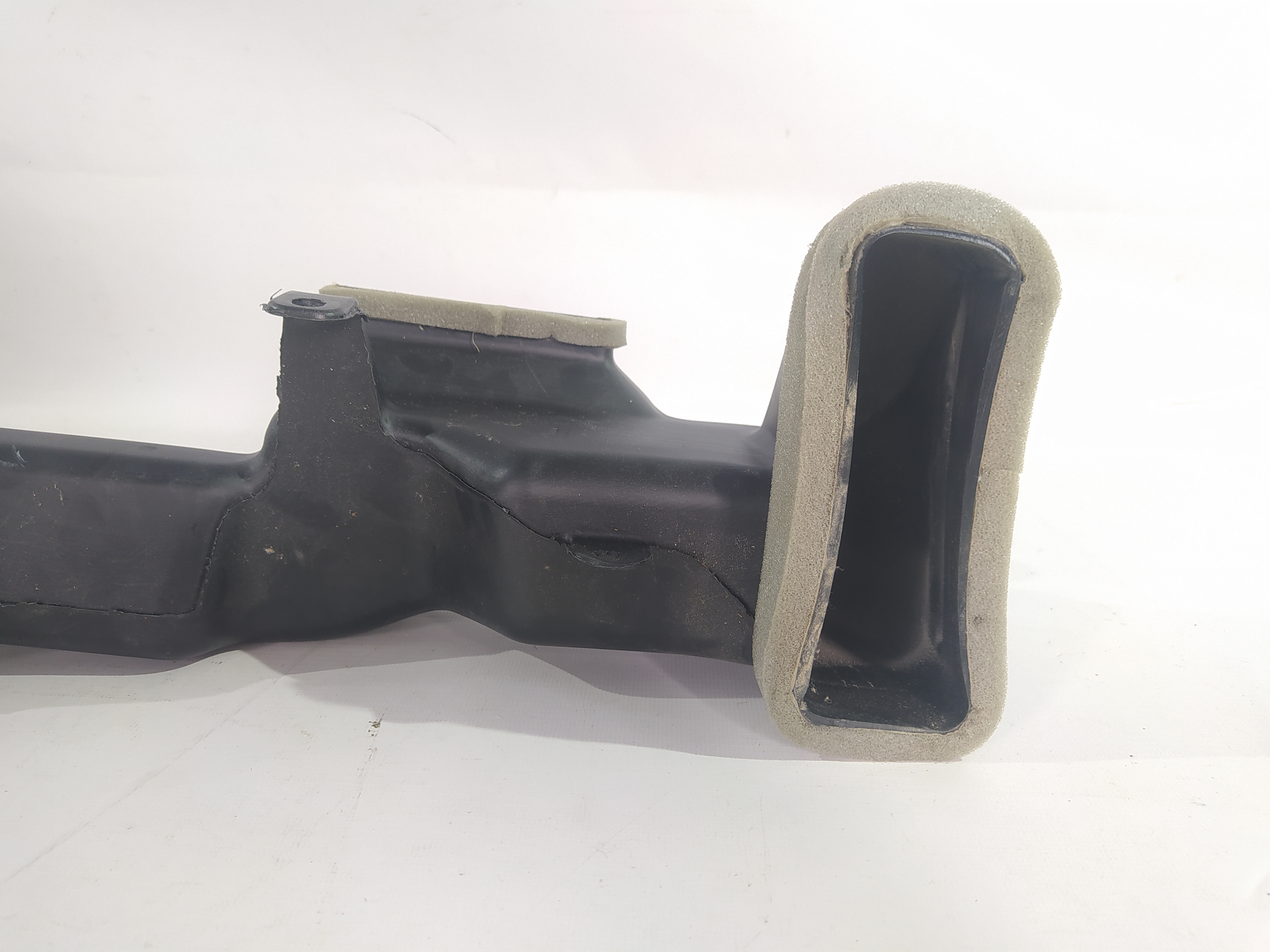 C-max Патрубок охолодження батареї нижній лівий Ford C-Max 2013-2018 FM5Z10C665F Ford C-Max 4