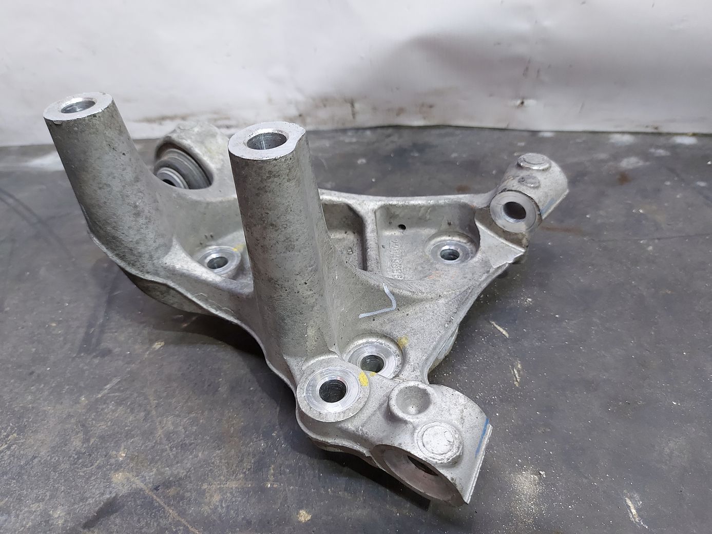 Malibu Поворотний кулак задній лівий Chevrolet Malibu 2018 84454535 Chevrolet Malibu 3