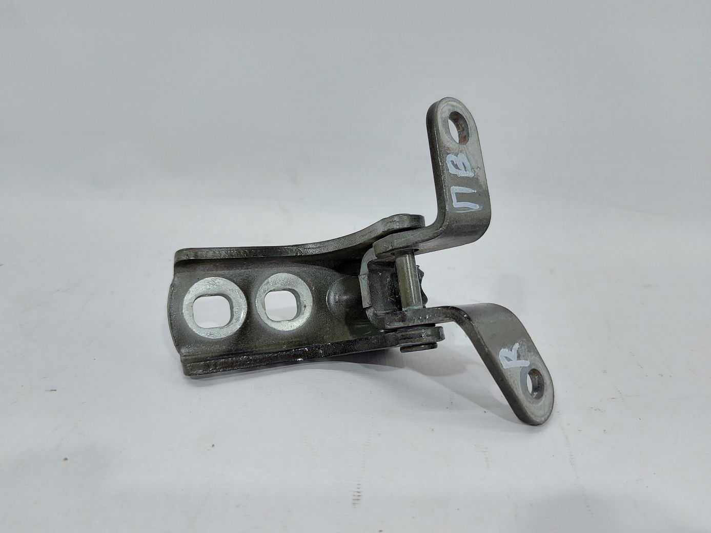 Volt Петля двери передней левой/правой верхняя Chevrolet Volt 2011-2015 20992730 Chevrolet Volt 7