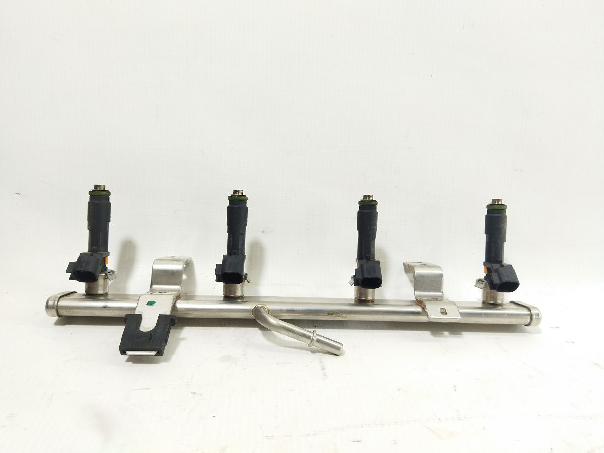 Dart. Паливна рейка з форсунками Dodge Dart 2013-2019 4593987AC Dodge Dart