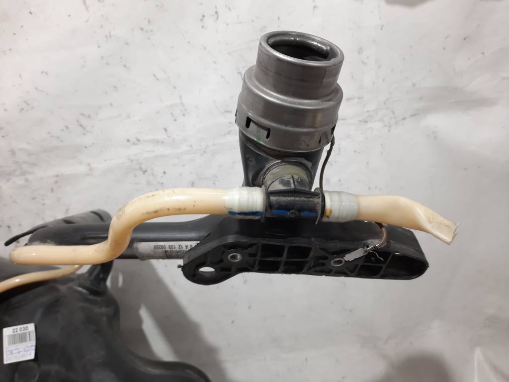 Passat s Бензобак із горловиною Volkswagen Passat S 2012-2016 561201055A Volkswagen Passat S 2