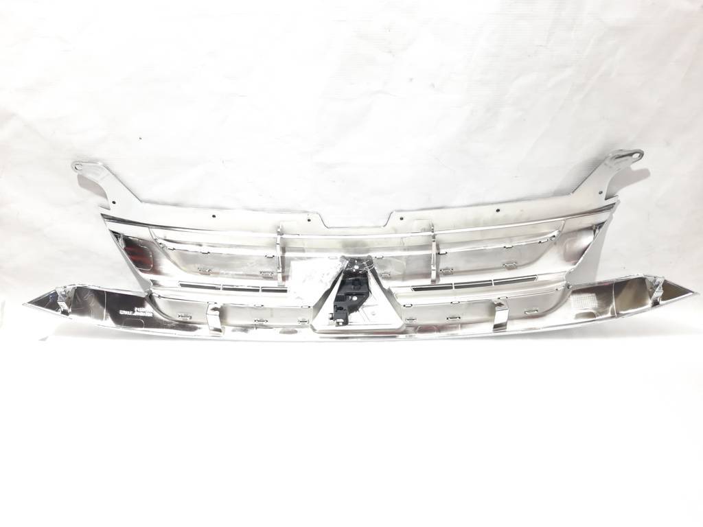 Грати радіатора в зборі Решітка радіатора Mitsubishi Outlander `16-18 Mitsubishi Outlander 4