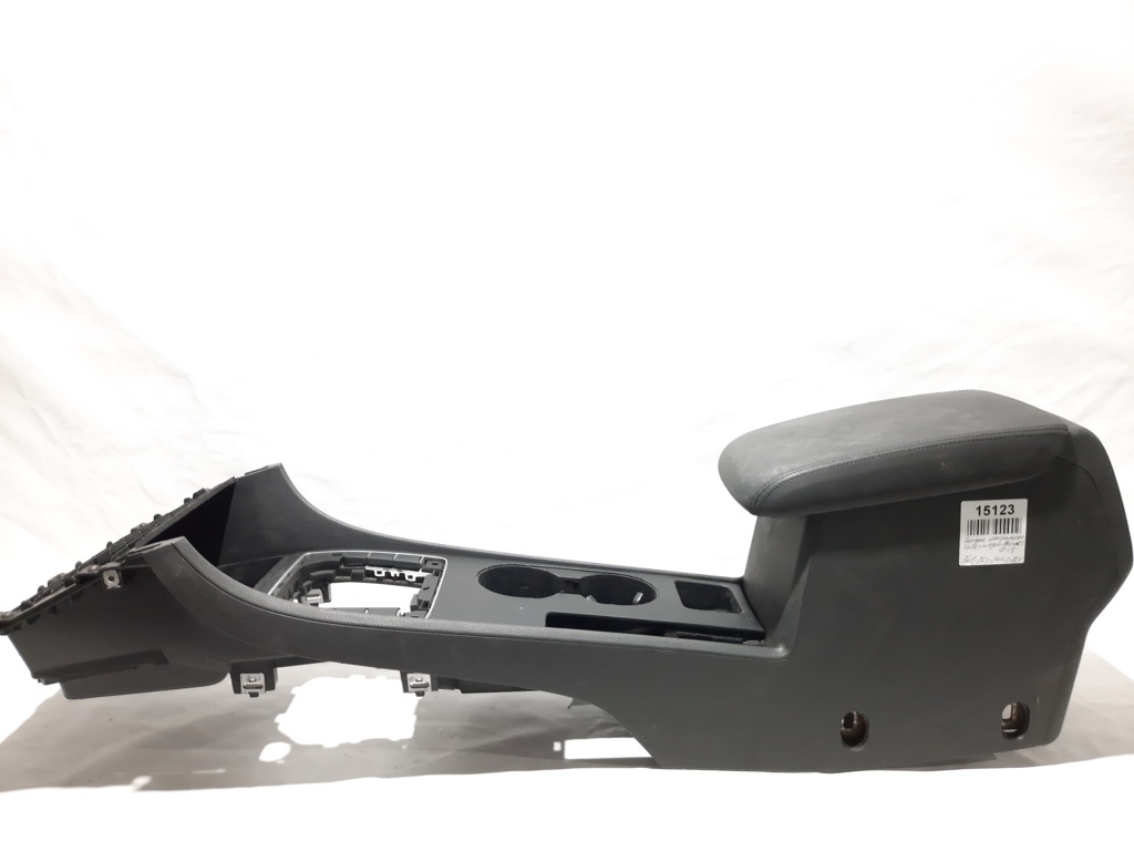 Passat s Консоль центральна Volkswagen Passat S 2012-2015 561863241C82V Volkswagen Passat S 23