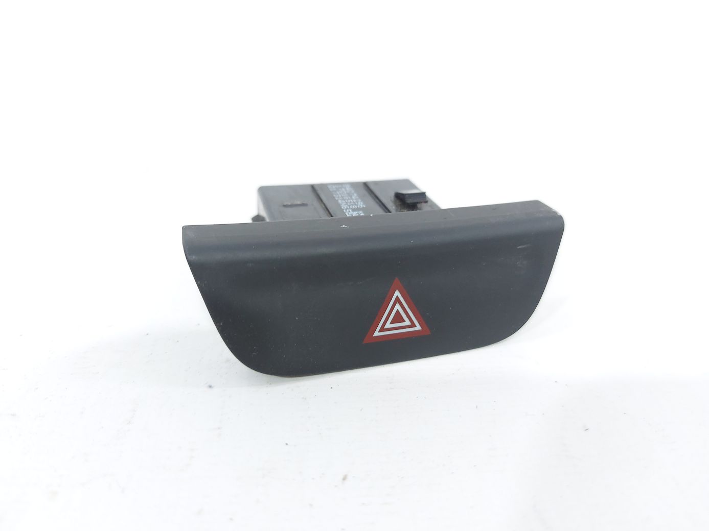 Malibu Кнопка аварійного сигналу Chevrolet Malibu 2016-2021 84074296 Chevrolet Malibu 3