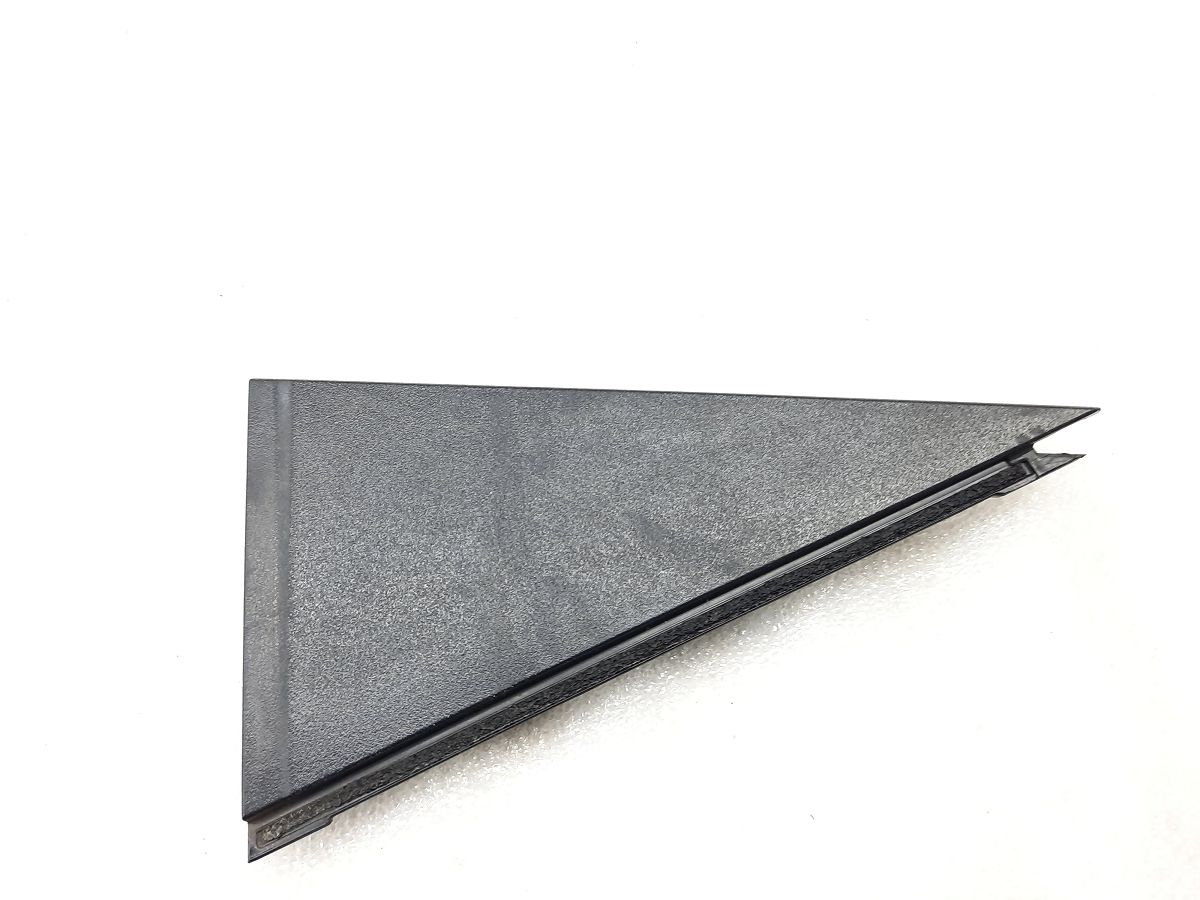 Soul. Молдинг двері задньої лівої зовнішній (треуг) Kia Soul 2014-2019 83830B2000 Kia Soul