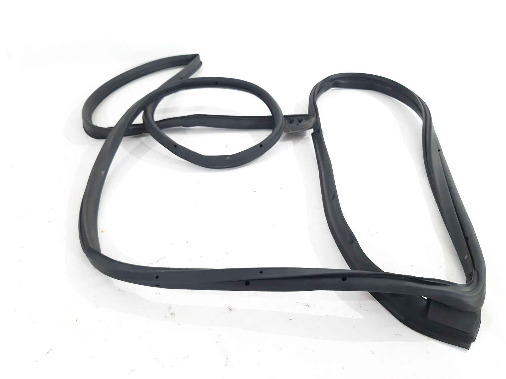 3 Уплотнитель двери задней левой Mazda 3 2010-2013 BBM473760C Mazda 3 2