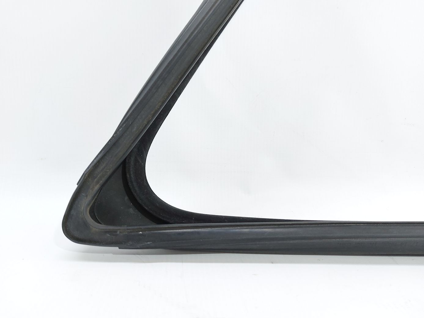 Patriot Ущільнювач скла верхній (лазури) двері передньої лівої Jeep Patriot 2007-2010 5067769AD Jeep Patriot 7