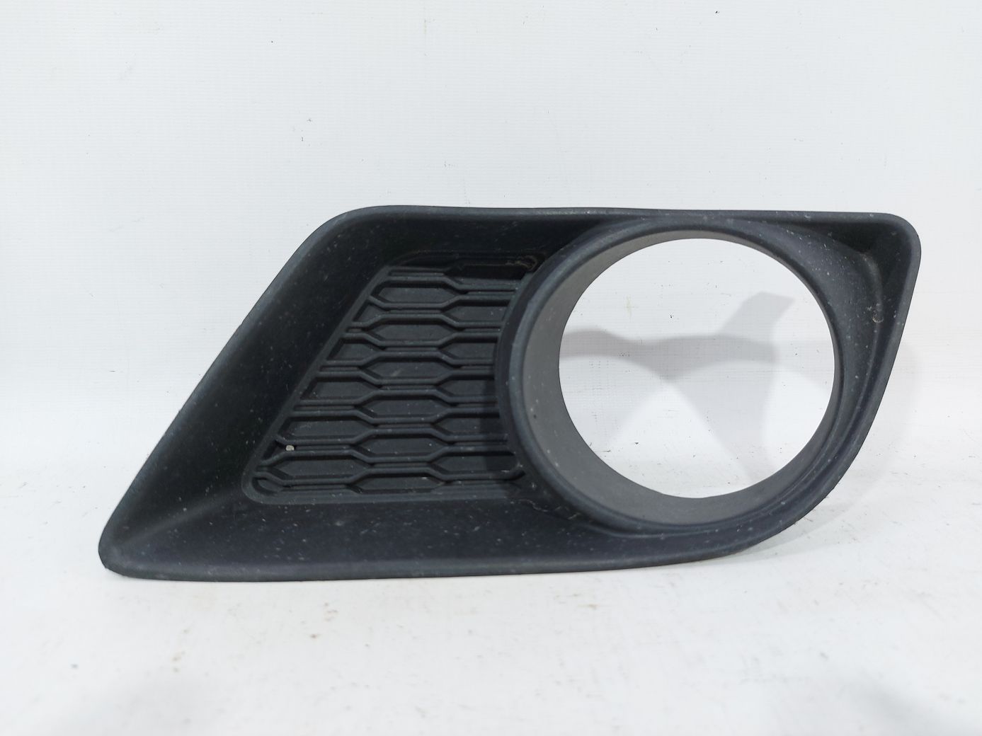 Charger Накладка ПТФ права Dodge Charger 2011-2014 5182372AA Dodge Charger 2