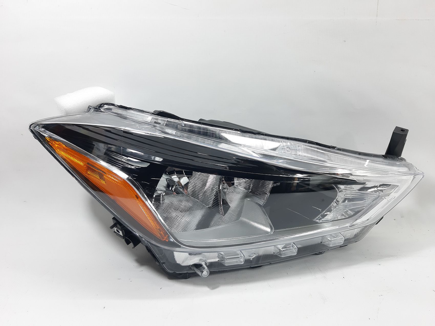 Фари головного світла Фара передня права Nissan Kicks 2018-2020 26010-5RL0A Nissan Kicks 1