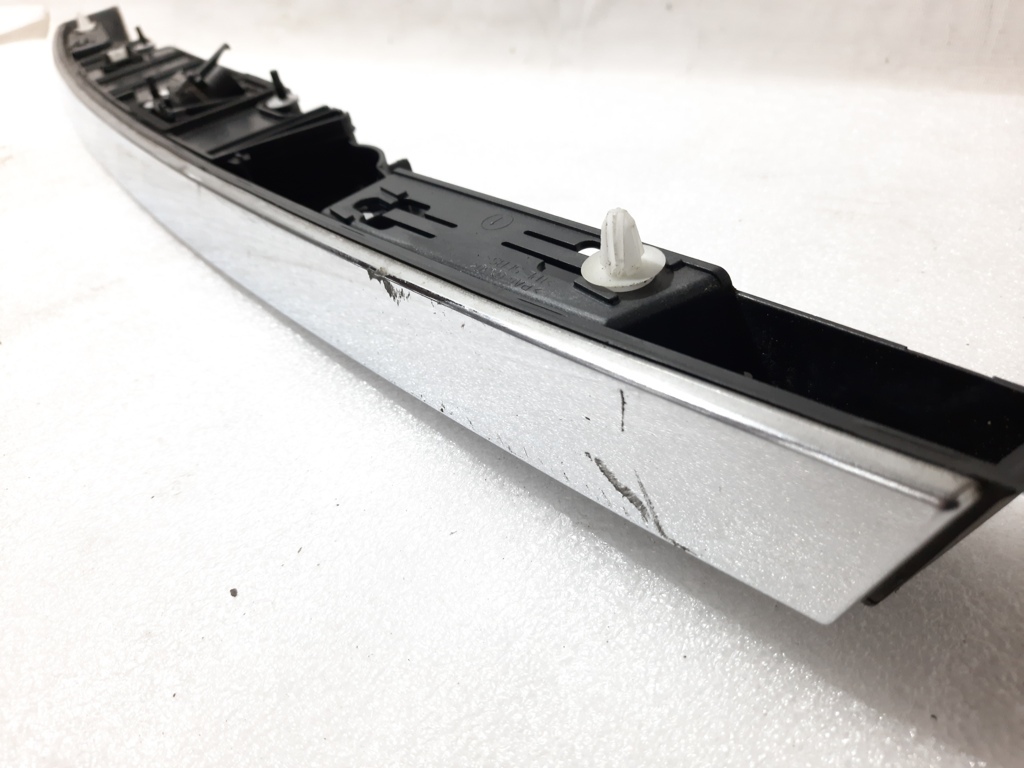 7 series Накладка крышки багажника BMW 7 2012 51137200035 BMW 7 7 7 series Накладка крышки багажника BMW 7 2012 51137200035 BMW 7 7