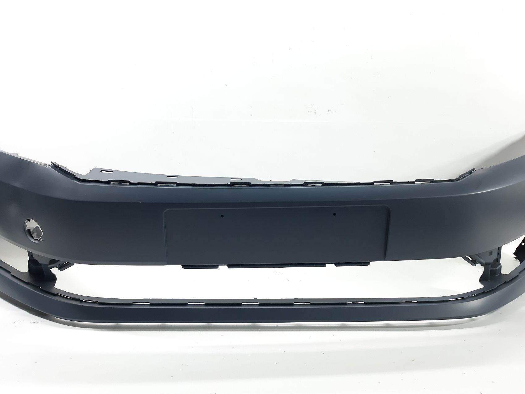 Передні бампери Бампер передній Volkswagen В7 2011-2015 561-807-217-B-GRU Volkswagen B7 3