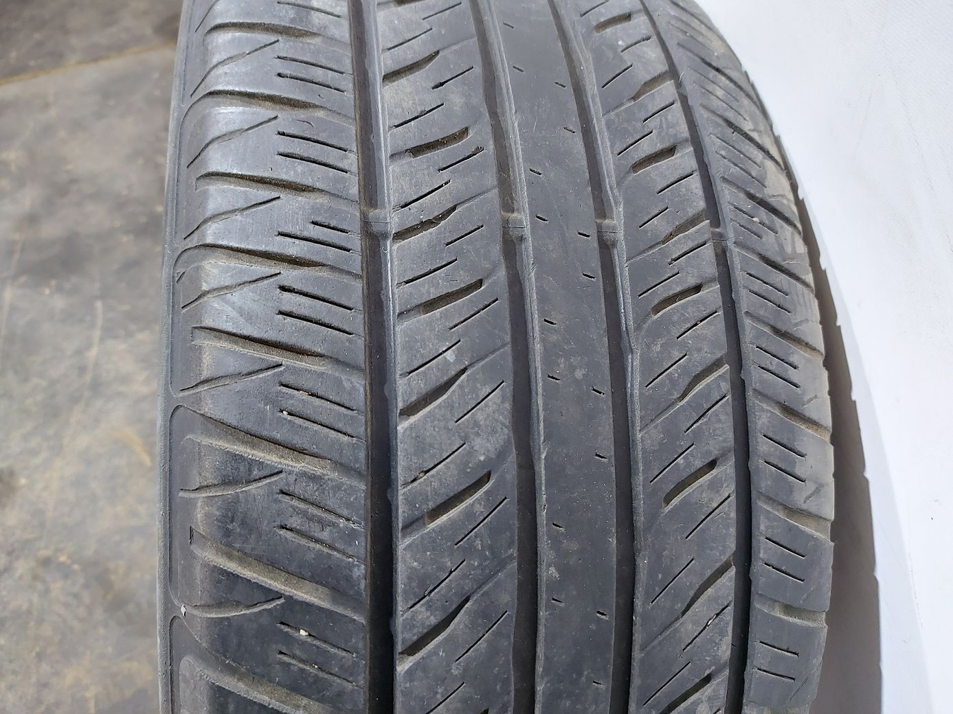 Всесезонные шины Гума Dunlop285/50R20 4