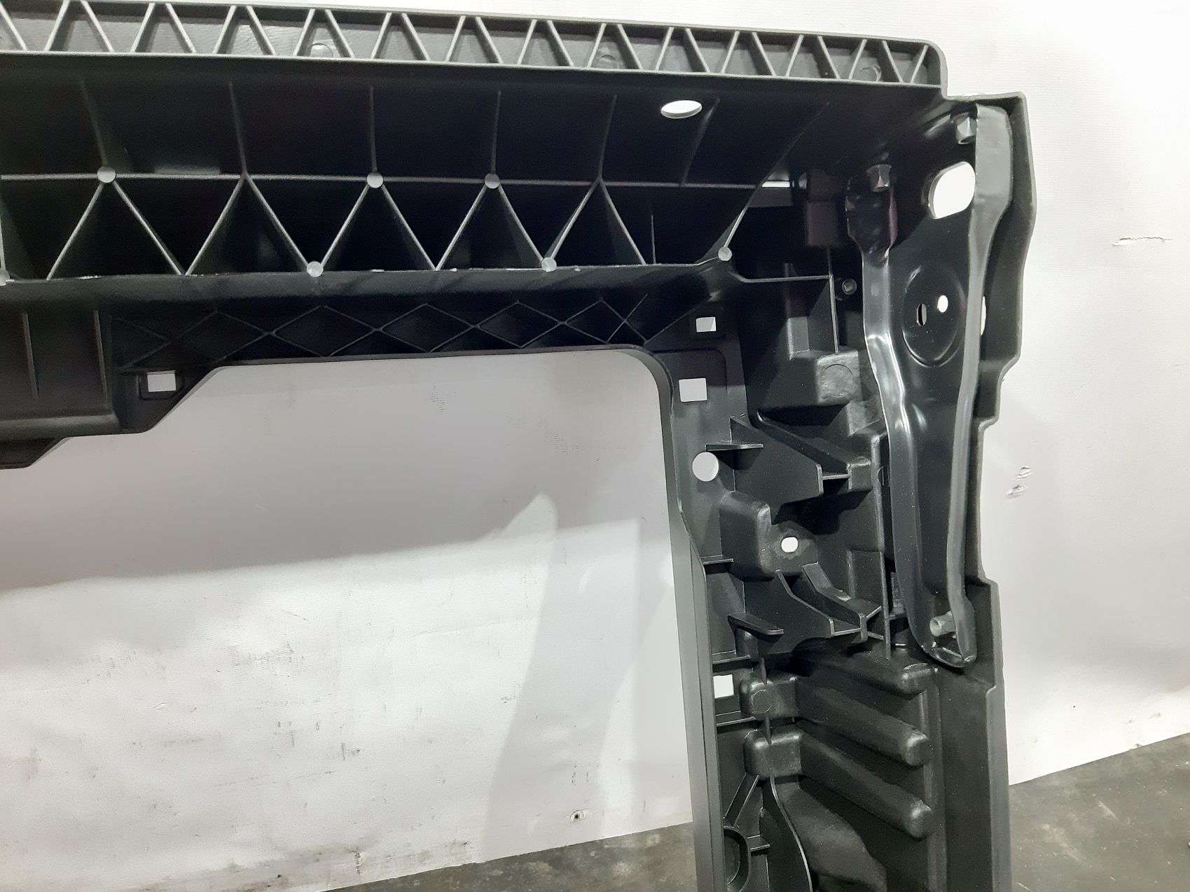 Передняя панель (телевизор) Volkswagen Passat B8 `16-19 Volkswagen Passat B8 21