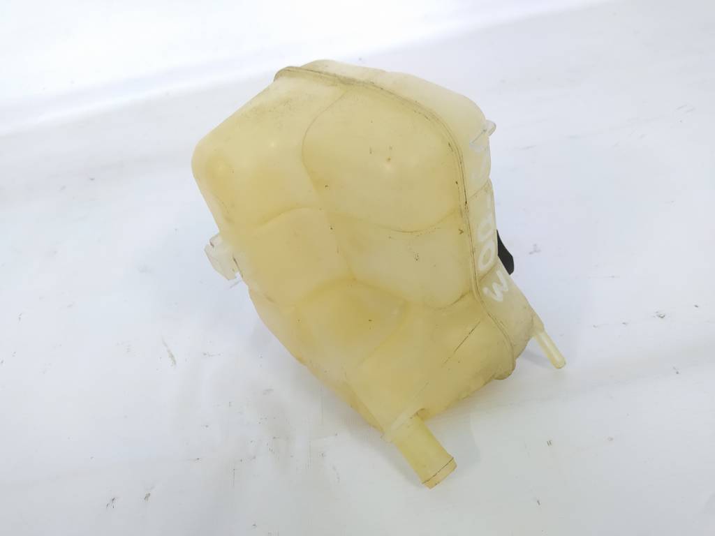 Товары с дефектами Бачок системы охлаждения расширительный (обломаны крепления) Chevrolet Malibu 2010-2020 22950436 Chevrolet Malibu 3