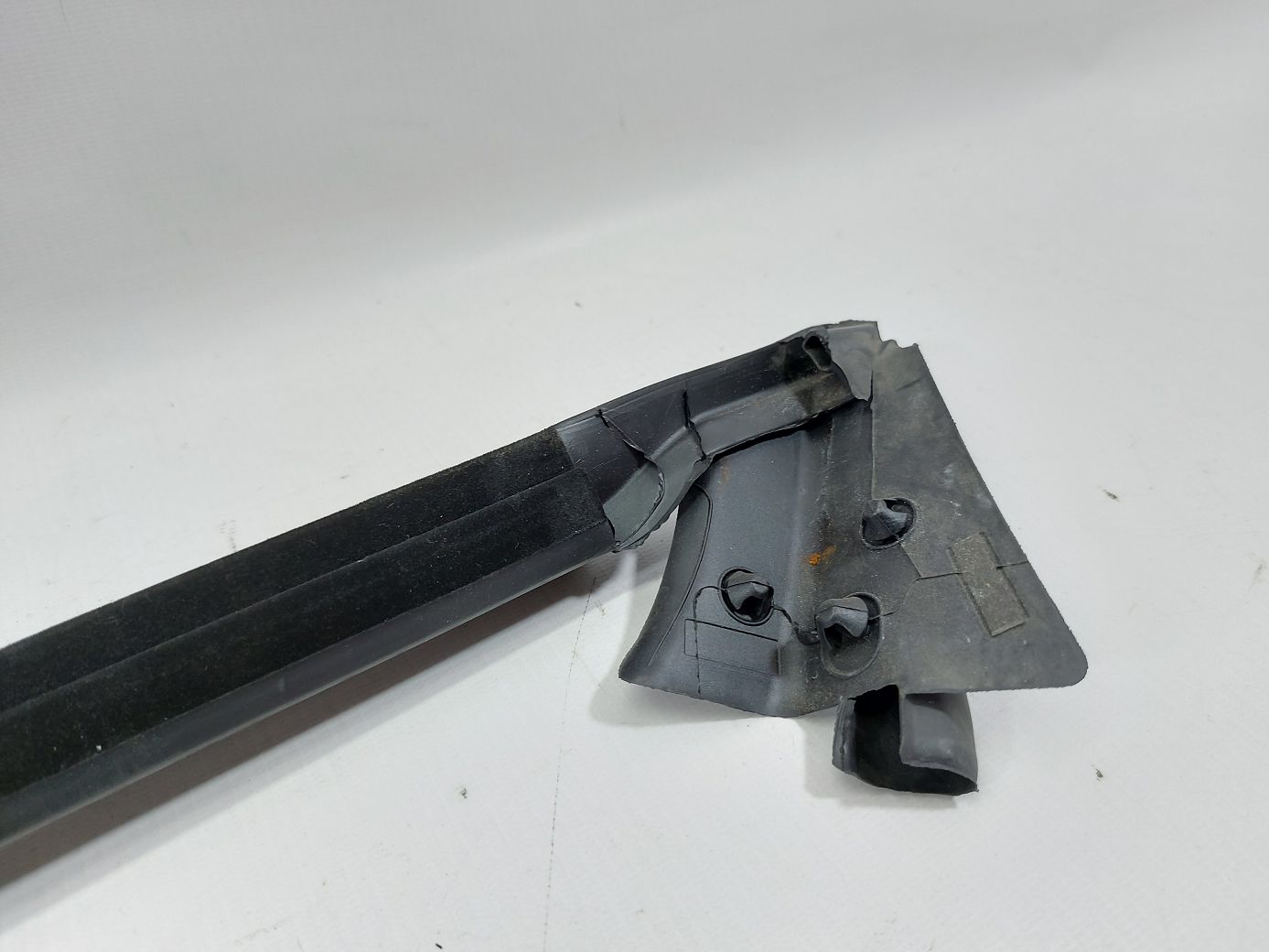 Passat cc Ущільнювальна гумка скла двері задньої лівої внутрішня Volkswagen Passat CC 2009-2017 3C8839471C5AP Volkswagen Passat CC 4