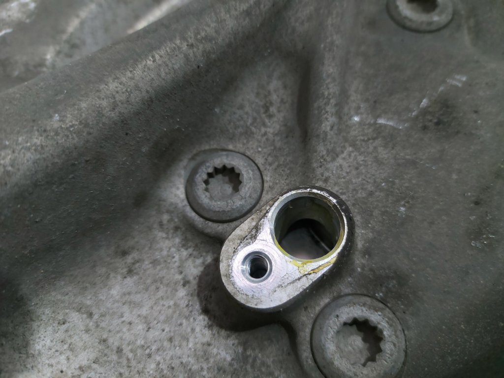 7 series Поворотний кулак лівий BMW 7 2009-2015 31216775767 BMW 7 6