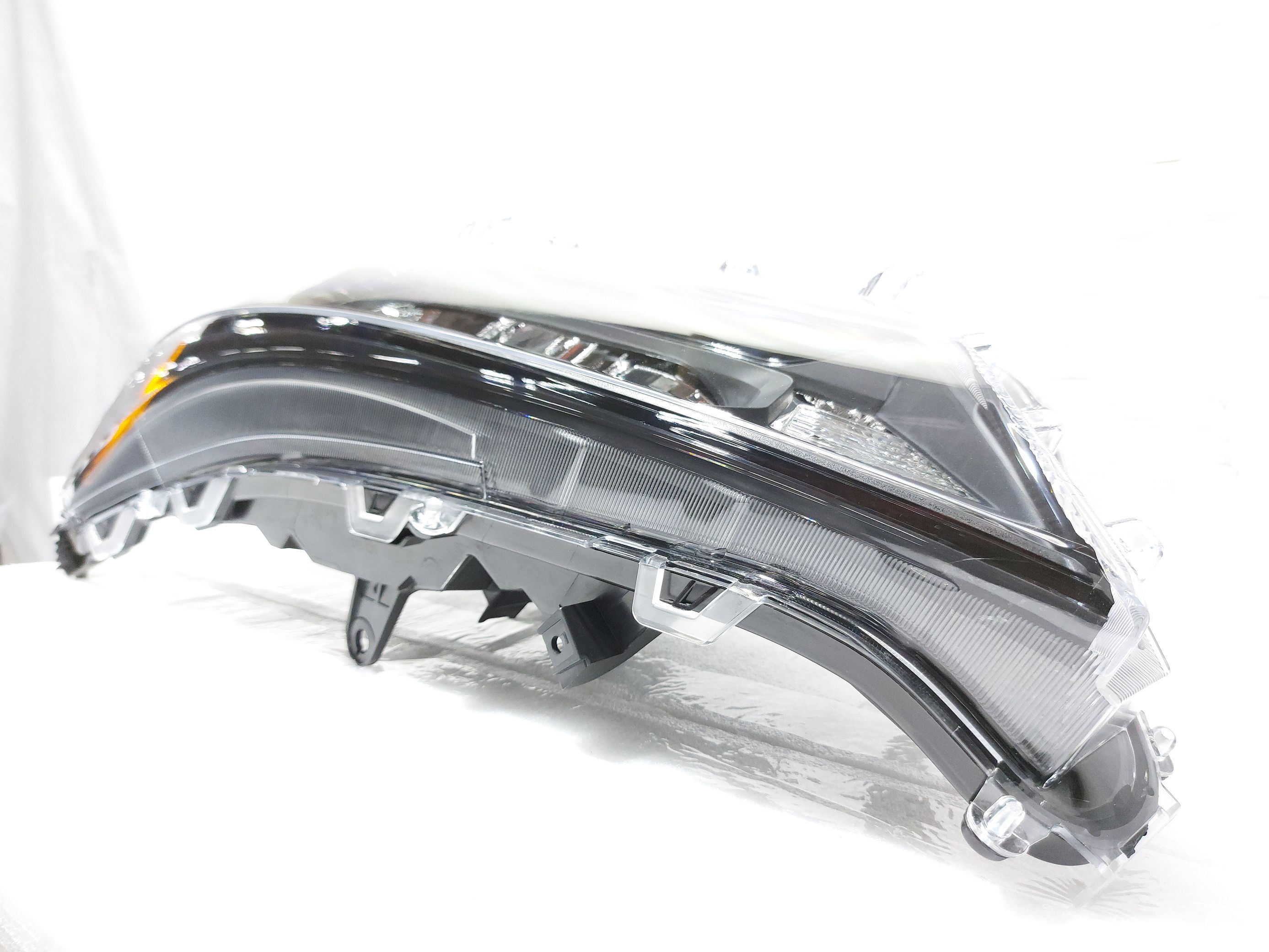 Товары с дефектами Фара передняя левая темная (дефект) Toyota RAV-4 2019 811500R151 Toyota RAV-4 12