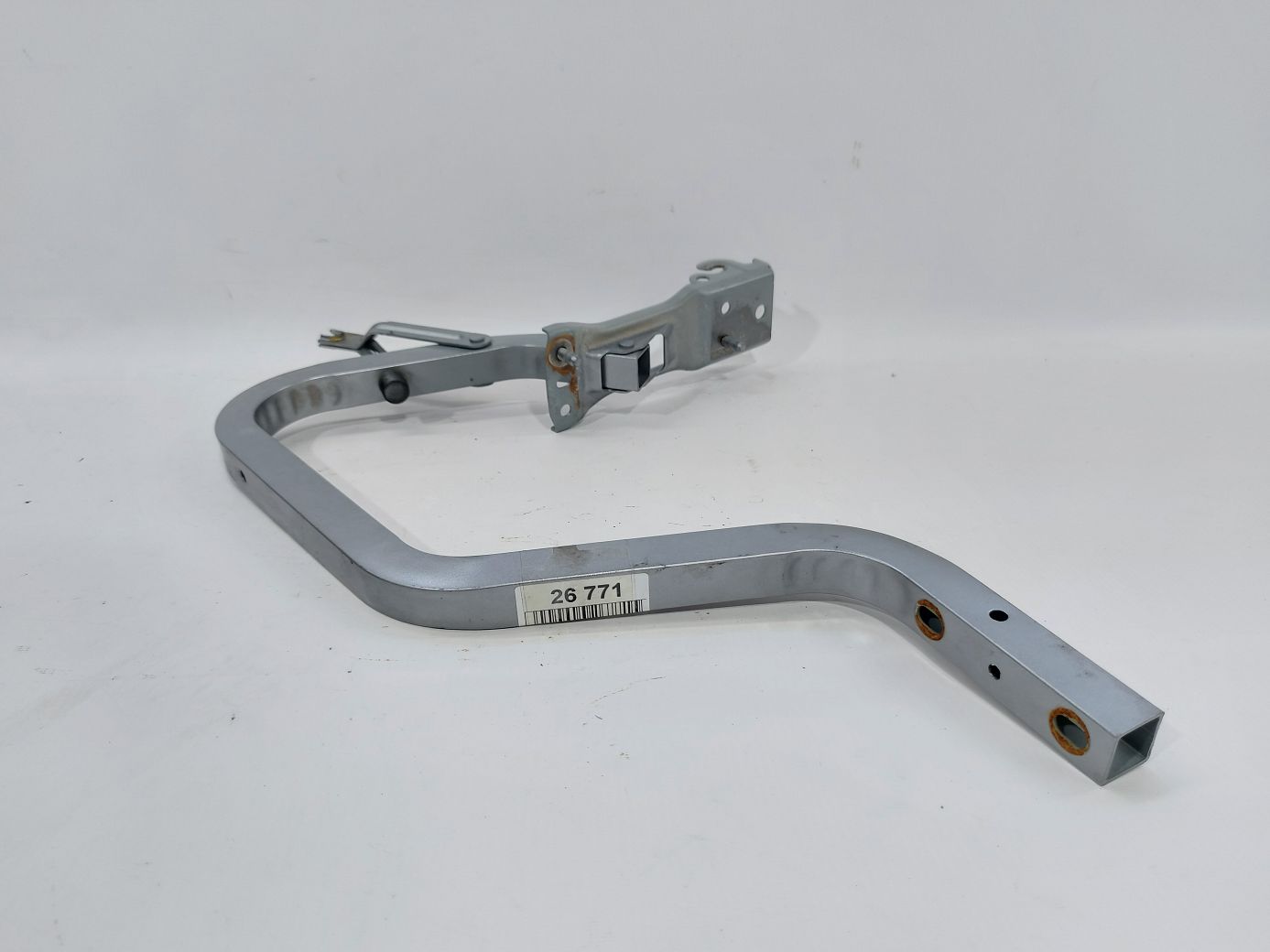 6. Петля кришки багажника права Mazda 6 2014-2015 GHK152710E Mazda 6