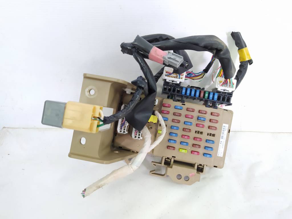 Forester. Блок запобіжників салону Subaru Forester 2013-2016 82201FJ111 Subaru Forester