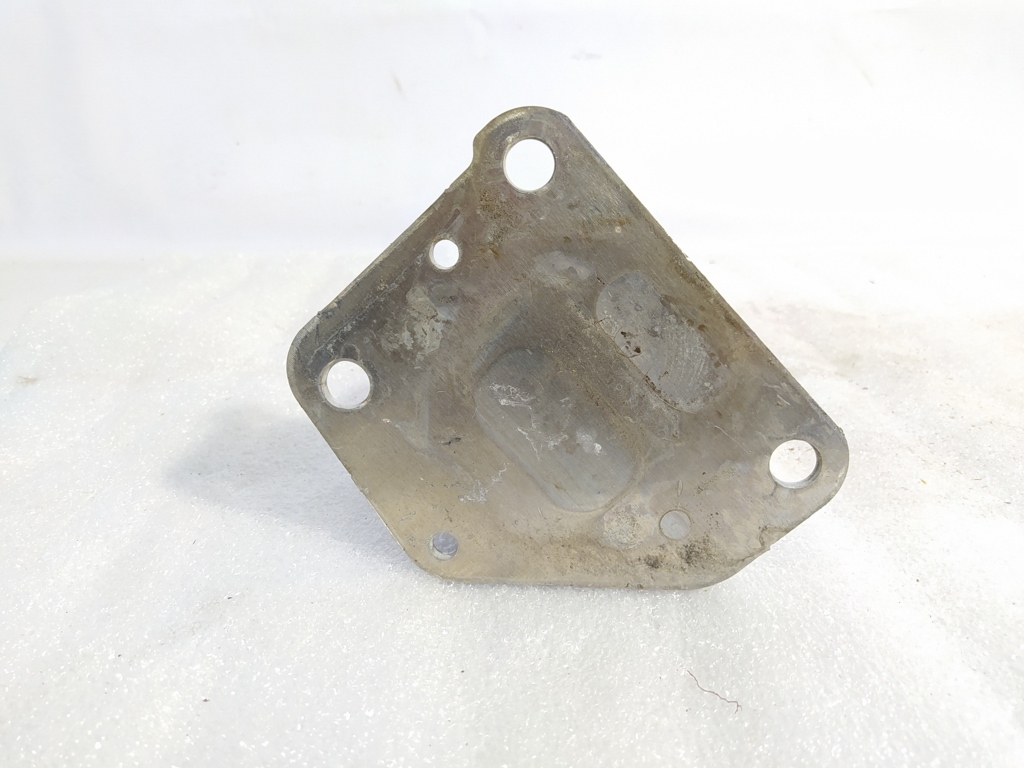 Dart Кронштейн усилителя переднего правый Dodge Dart 2013-2019 68187810AA Dodge Dart 7