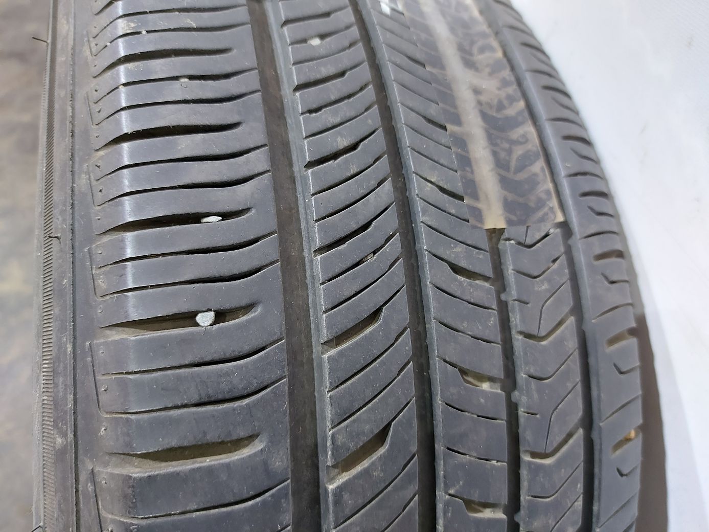 Всесезонные шины Гума Hankook Kinergy 235/60R17 ( Dodge ) 14