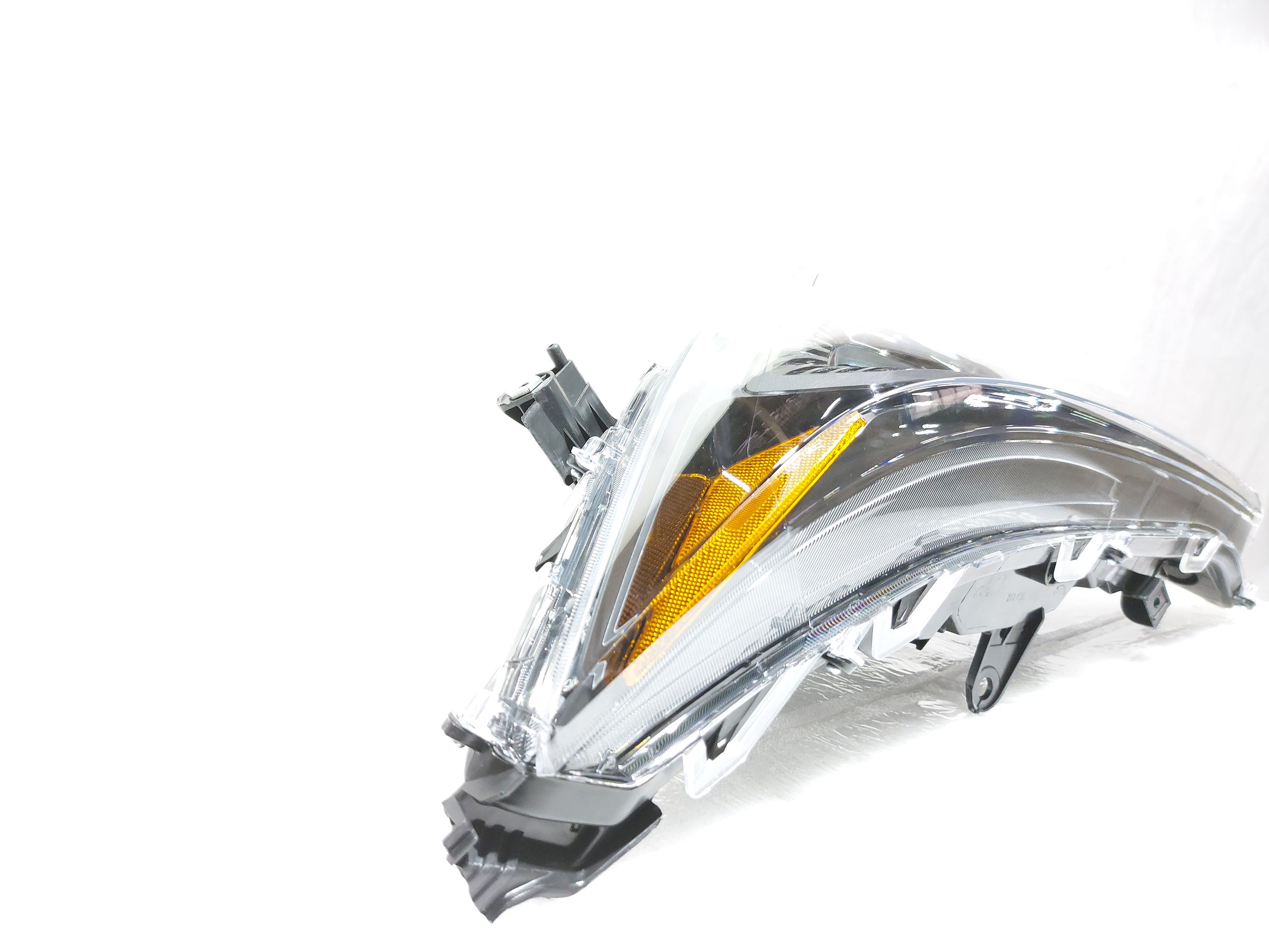 Товары с дефектами Фара передняя левая темная (дефект) Toyota RAV-4 2019 811500R151 Toyota RAV-4 11