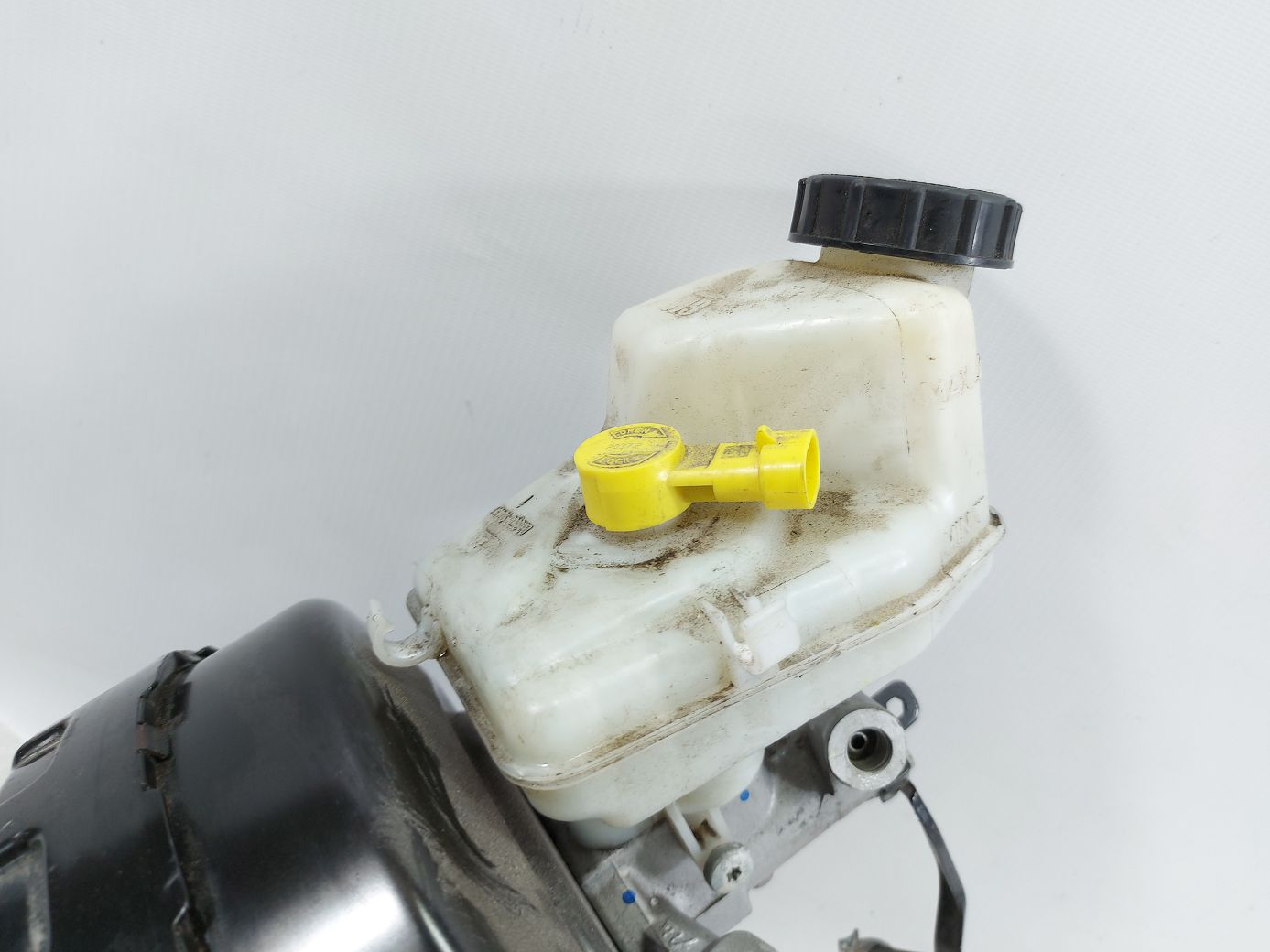 Regal Головний гальмівний циліндр Buick Regal 2016 84073180 Buick Regal 3