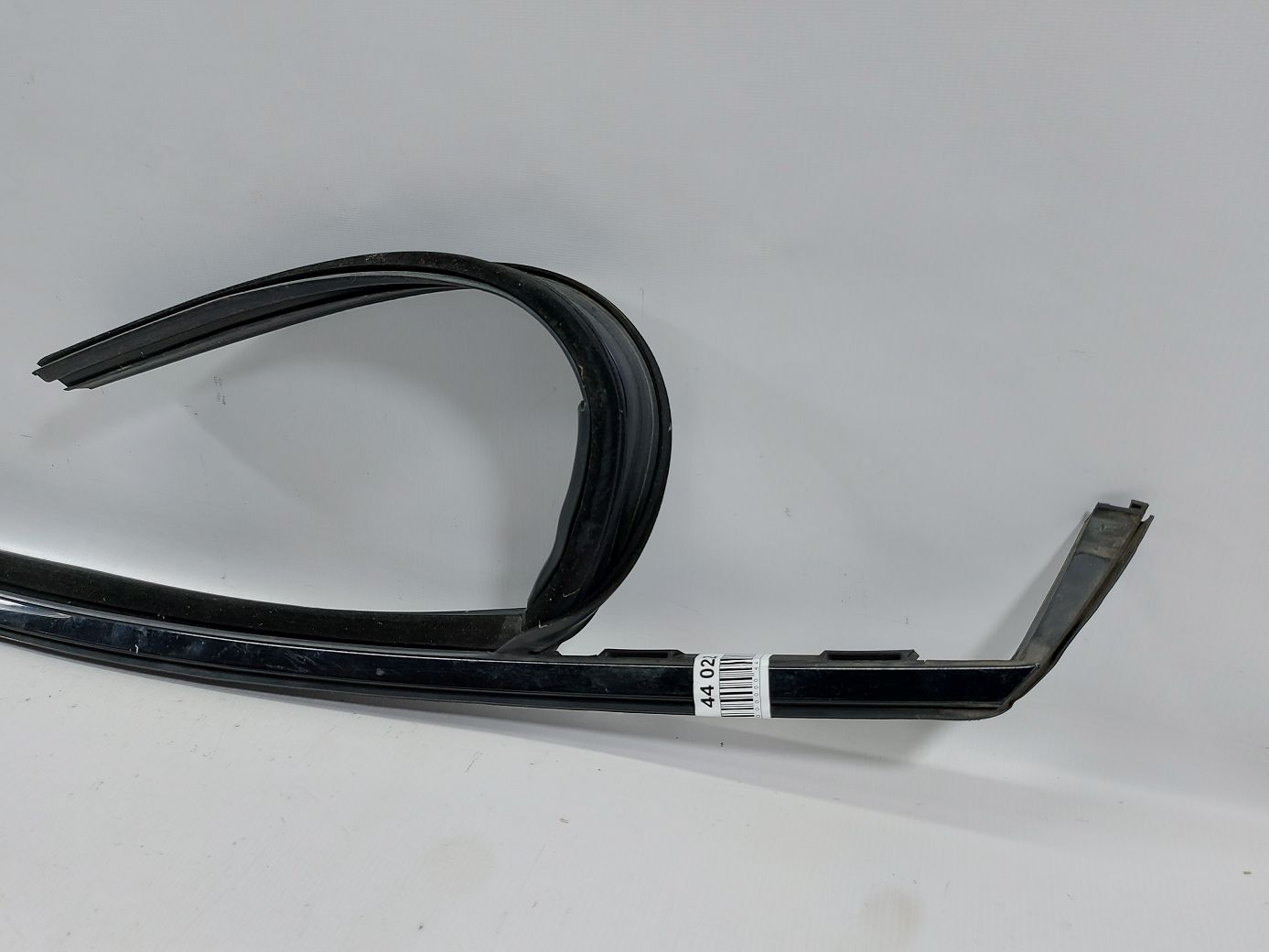 200 Направляюча гумка скла двері передньої лівої Chrysler 200 2015-2017 68159993AD Chrysler 200 2