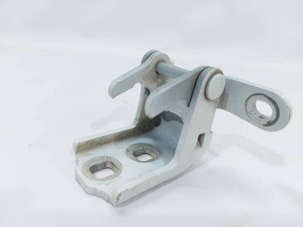 Regal. Петля двери задней правой нижняя Buick Regal 2012-2017 13229060 Buick Regal