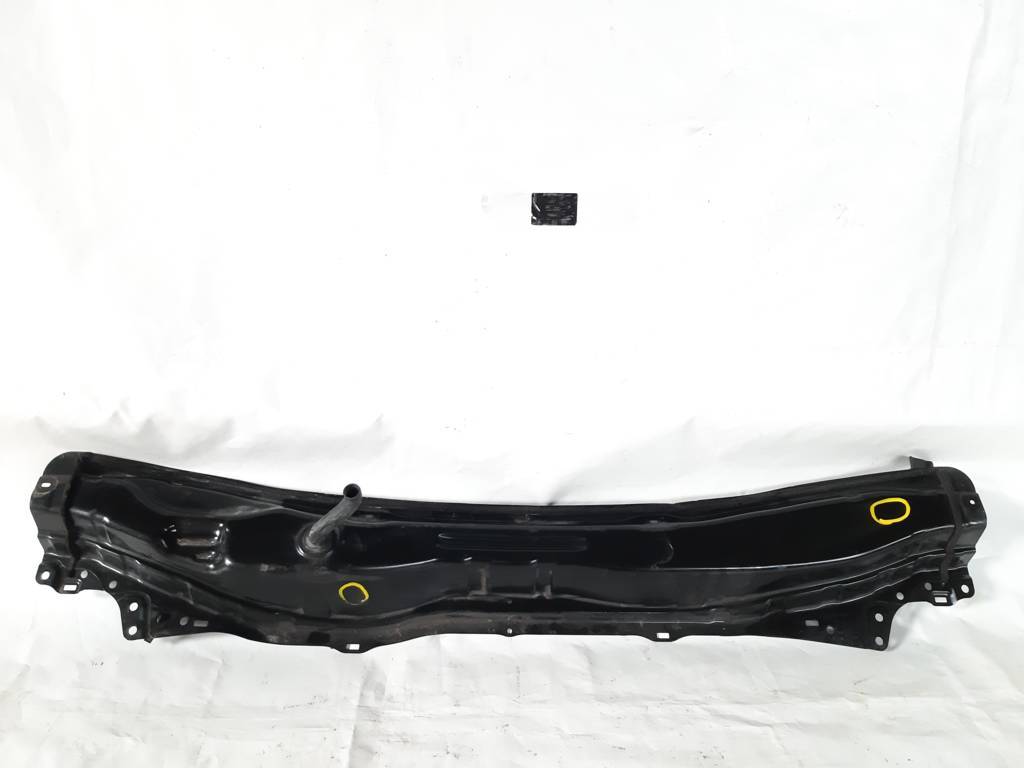 Camry. Водосток центральный под лобовое стекло Toyota Camry 2012-2017 5570206090 Toyota Camry