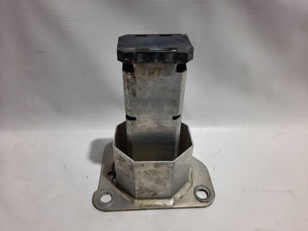 Dart Кронштейн усилителя переднего правый Dodge Dart 2013-2019 68187810AA Dodge Dart 2