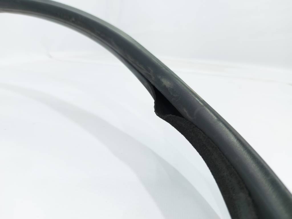 Regal Ущільнювальна гумка прорізу дверей передньої лівої/правої Buick Regal 2011-2017 13228130 Buick Regal 4