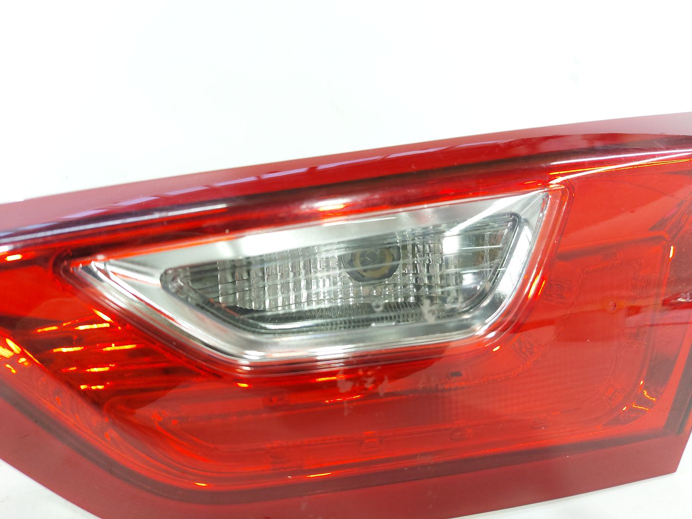 Malibu Фонарь крышки багажника правый Chevrolet Malibu 2016-2021 84130997 Chevrolet Malibu 3