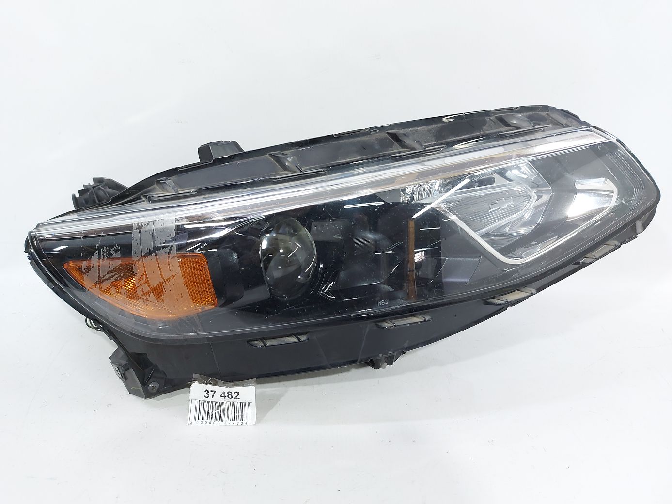 Malibu. Фара передня права Chevrolet Malibu 2016-2018 84653388 Chevrolet Malibu