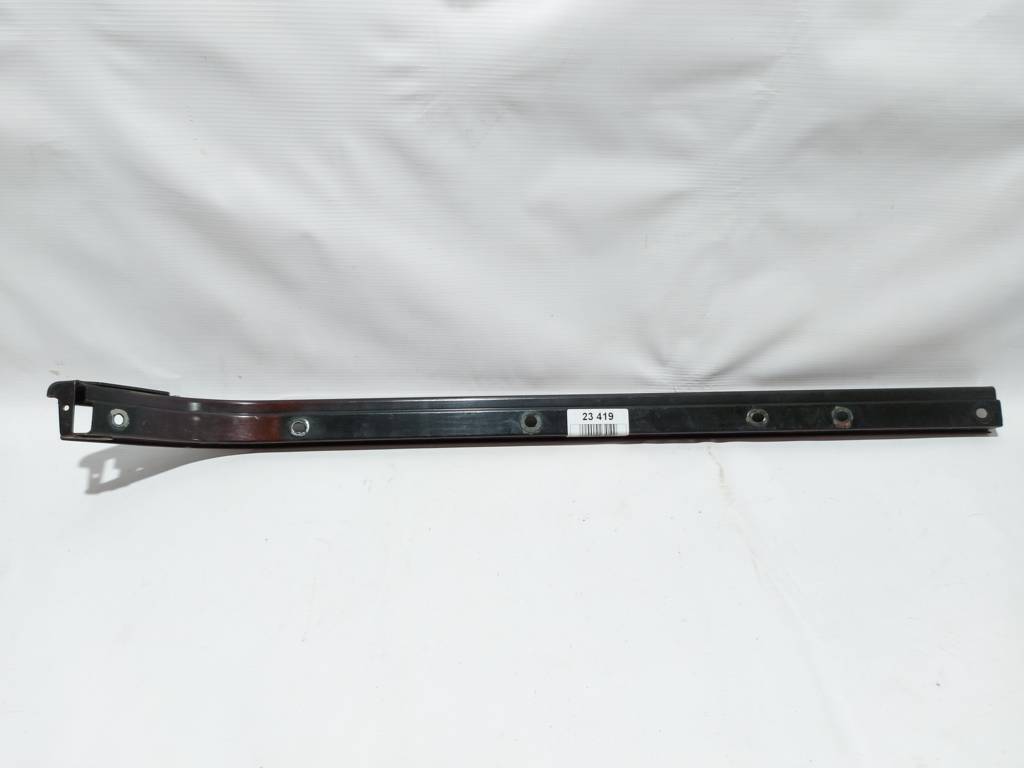 Sienna. Напрямна рейка двері задньої правої центральна Toyota SIENNA 2011-2020 68303-08040 Toyota SIENNA